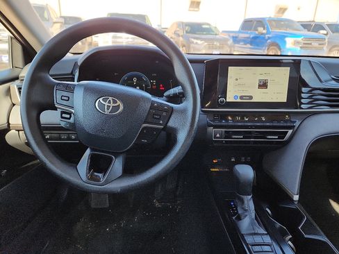 Used 2025 Toyota Camry LE image 10