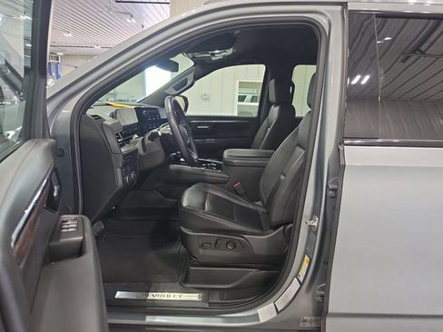 Used 2025 Chevrolet Suburban Z71 AWD/4WD image 23