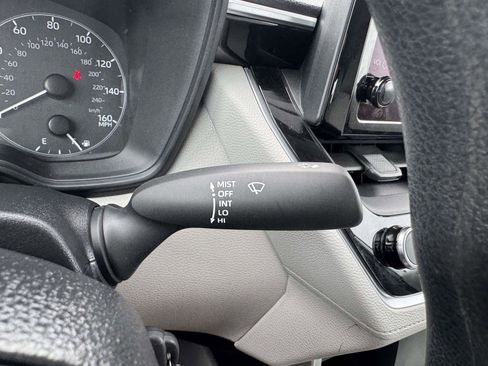 Used 2024 Toyota Corolla Cross L image 32