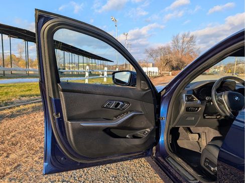 Used 2019 BMW 330i xDrive Sedan w/ Convenience Package image 9