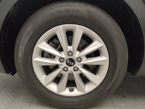 Used 2019 Kia Sorento AWD V6 image 31