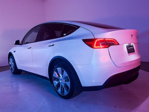 Used 2023 Tesla Model Y Long Range AWD/4WD image 10