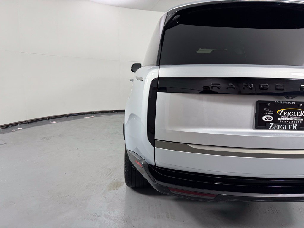 Used 2025 Land Rover Range Rover SE AWD/4WD image 9