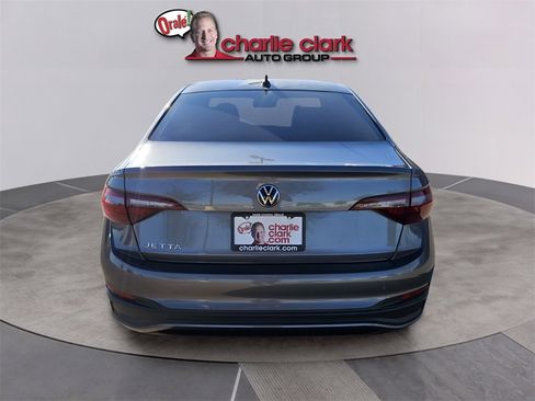 Used 2024 Volkswagen Jetta Sport image 6
