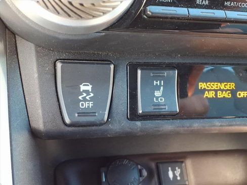 Used 2019 Toyota RAV4 Limited image 23