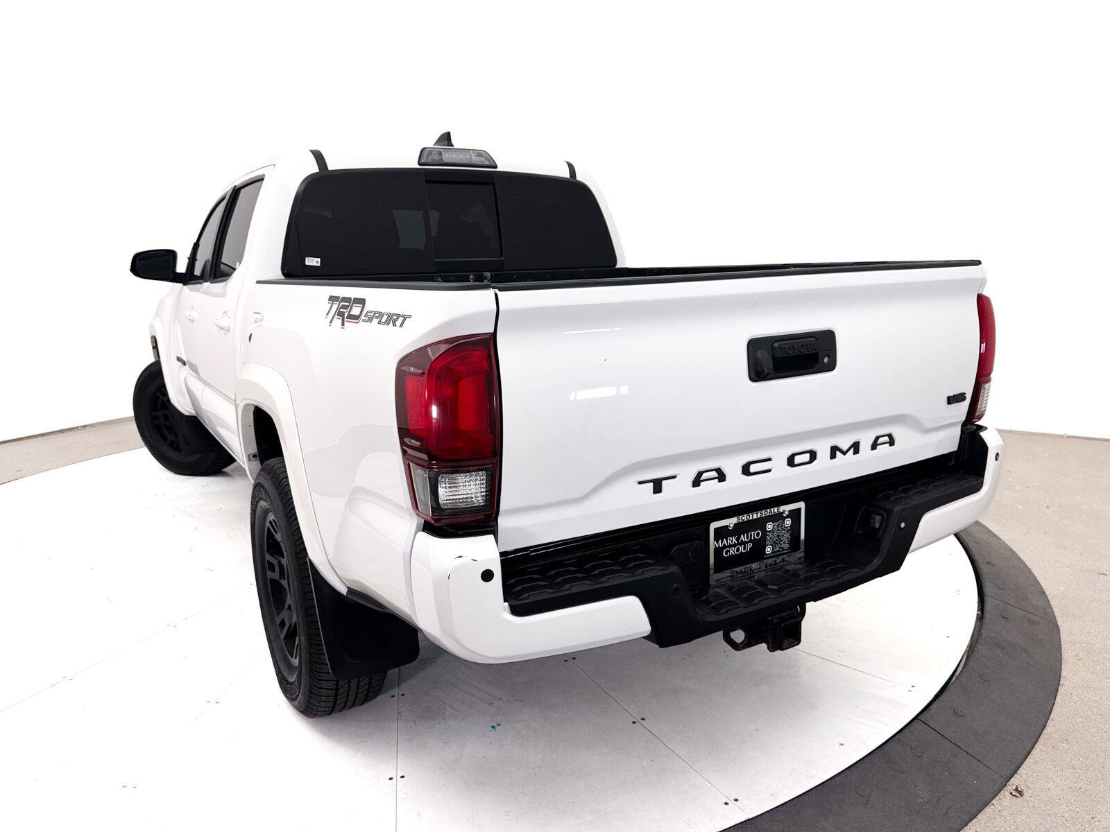 Used 2018 Toyota Tacoma TRD Sport w/ Technology Package RWD image 8