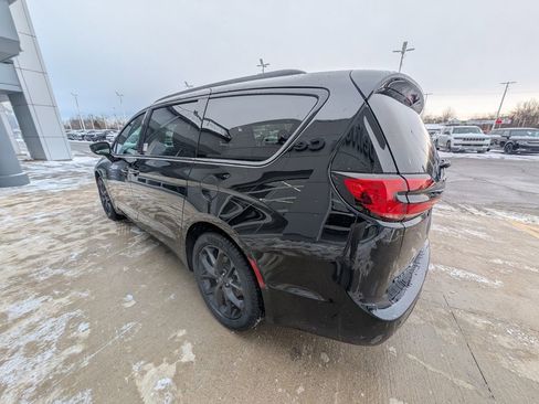 New 2026 Chrysler Pacifica Select FWD image 7