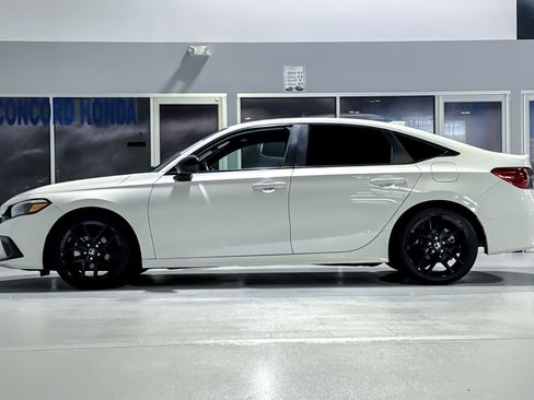 Used 2024 Honda Civic Sport image 2