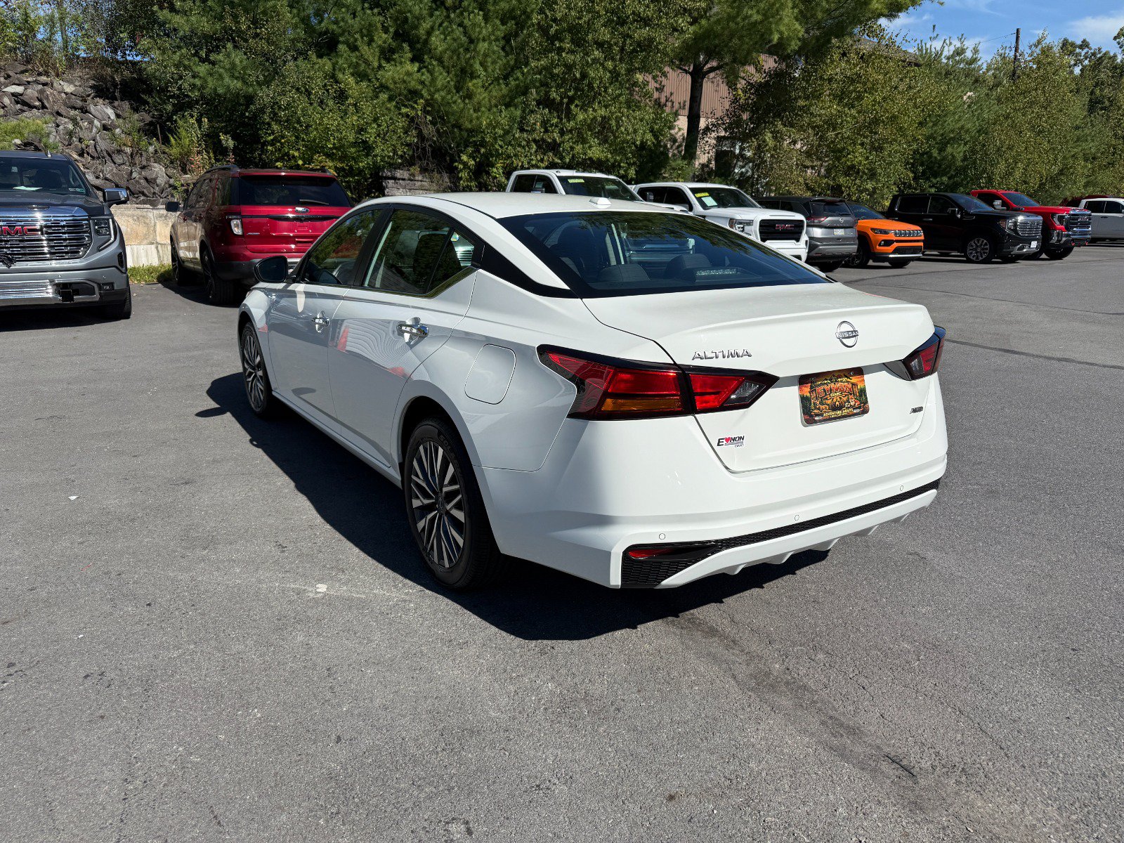 Used 2025 Nissan Altima 2.5 SV AWD/4WD image 3
