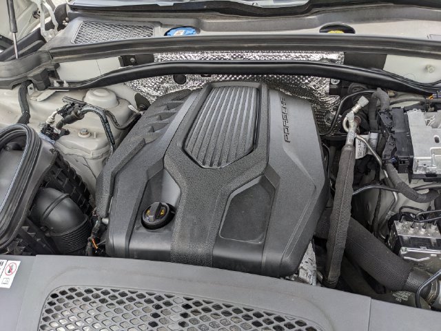 Used 2023 Porsche Macan Turbo AWD/4WD image 11