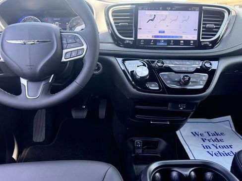 New 2026 Chrysler Pacifica Select FWD image 25