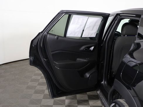 Used 2025 Chevrolet Trax LS w/ LS Convenience Package image 19