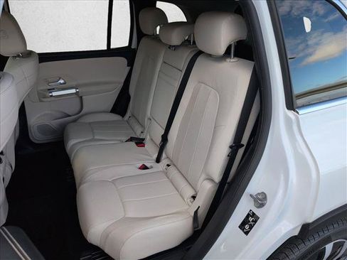 Used 2021 Mercedes-Benz GLB 250 w/ Premium Package image 19