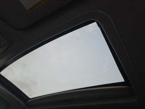 Used 2017 Toyota Sienna SE Premium image 21