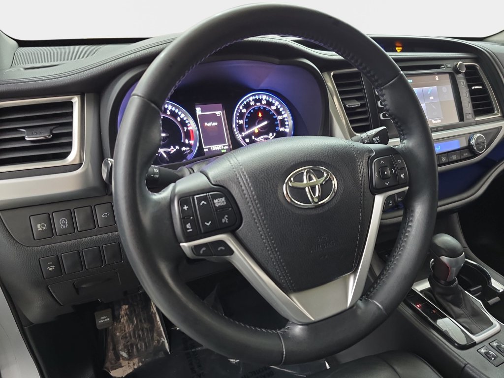 Used 2017 Toyota Highlander SE AWD/4WD image 19