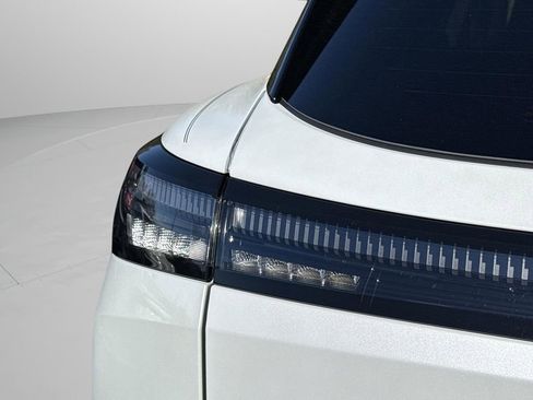 Certified 2025 Nissan Murano SV image 18