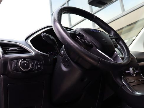 Used 2020 Ford Edge Titanium FWD image 41