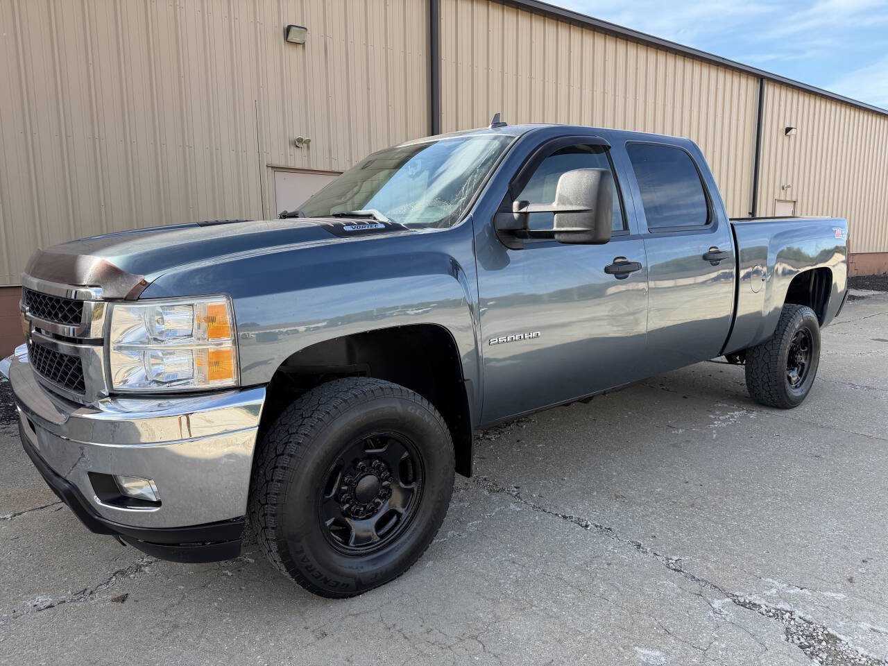 Used 2011 Chevrolet Silverado 2500 LT w/ Interior Plus Package AWD/4WD image 2