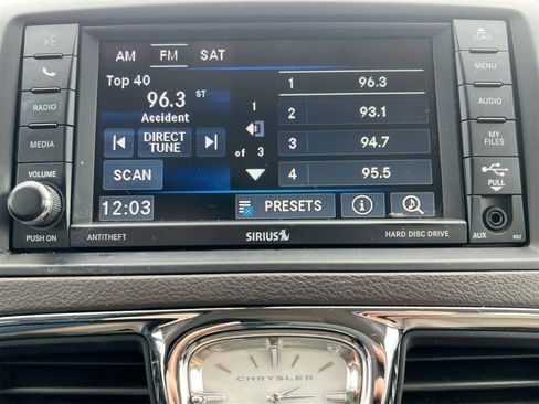 Used 2013 Chrysler Town & Country Touring-L w/ Driver Convenience Group image 27