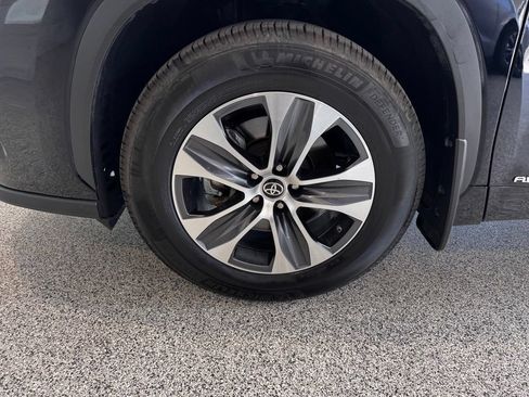 Certified 2023 Toyota Highlander XLE AWD/4WD image 17