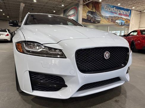 Used 2016 Jaguar XF R-Sport image 28