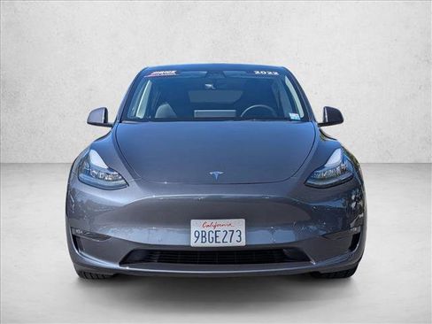 Used 2022 Tesla Model Y Long Range AWD/4WD image 2