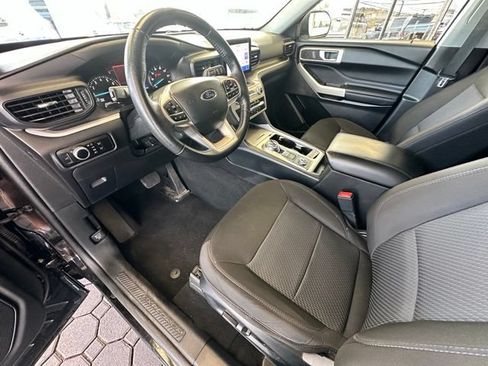 Used 2023 Ford Explorer XLT AWD/4WD image 16