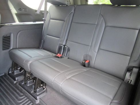 Used 2025 Chevrolet Suburban Z71 w/ Comfort Package AWD/4WD image 38