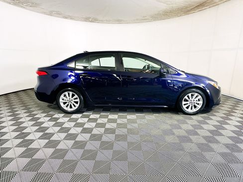 Used 2023 Toyota Corolla LE w/ LE Premium Package FWD image 2