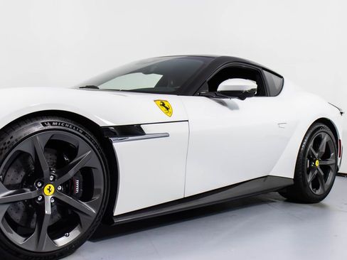 Certified 2025 Ferrari 12Cilindri RWD image 31