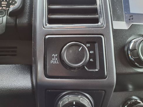 Used 2019 Ford F150 XLT w/ Equipment Group 302A Luxury AWD/4WD image 17
