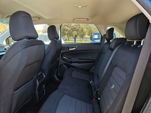 Used 2022 Ford Edge SE image 16