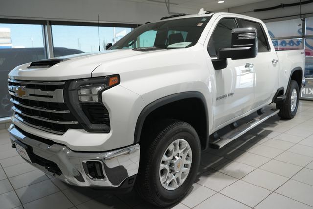 Used 2024 Chevrolet Silverado 2500 LTZ AWD/4WD image 5