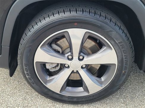 Used 2019 Jeep Cherokee Limited image 11