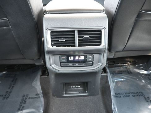 Used 2024 Volkswagen Atlas SE AWD/4WD image 26