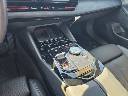 Certified 2025 BMW 530i xDrive 530i xDrive w/ Premium Package image 22