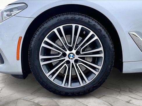 Used 2019 BMW 530i xDrive w/ Convenience Package image 9
