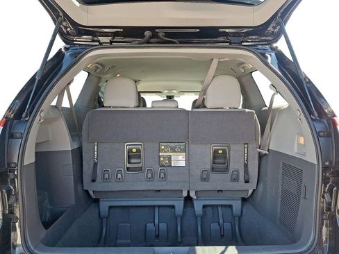 Used 2020 Toyota Sienna L FWD image 29