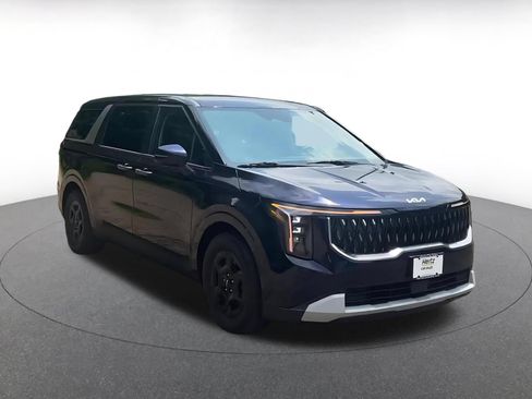 Used 2026 Kia Carnival FWD image 3