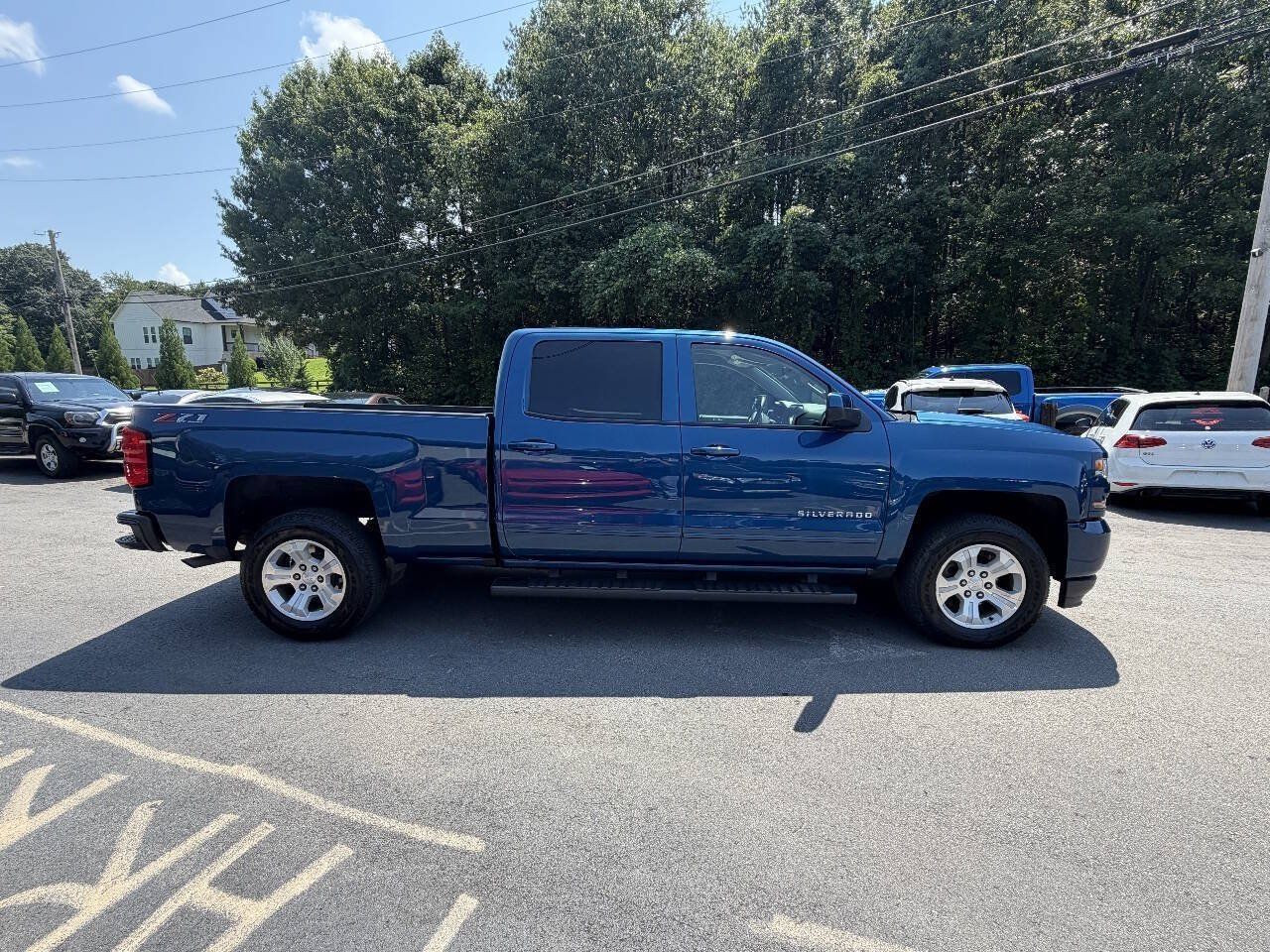 Used 2018 Chevrolet Silverado 1500 LT w/ All Star Edition AWD/4WD image 4