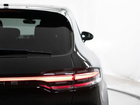 Certified 2024 Porsche Macan AWD/4WD image 21