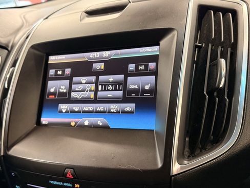 Used 2015 Ford Edge Titanium image 35