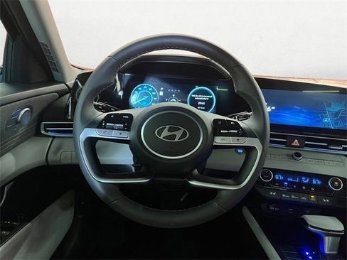 Certified 2025 Hyundai Elantra Limited image 13