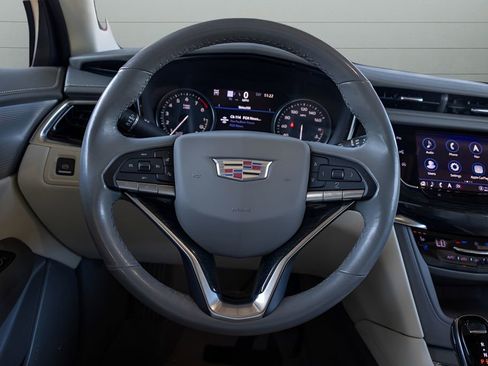 Used 2022 Cadillac XT6 Premium Luxury w/ Technology Package AWD/4WD image 33