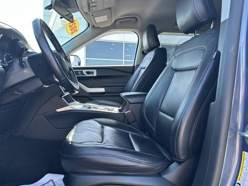 Used 2021 Ford Explorer XLT w/ Equipment Group 202A AWD/4WD image 5