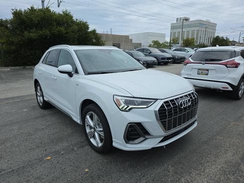 Used 2023 Audi Q3 2.0T Premium Plus w/ Premium Plus Package AWD/4WD image 6