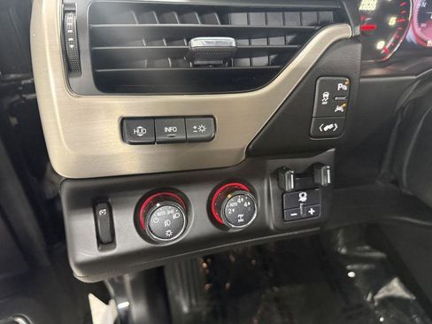 Used 2016 GMC Yukon XL Denali image 13