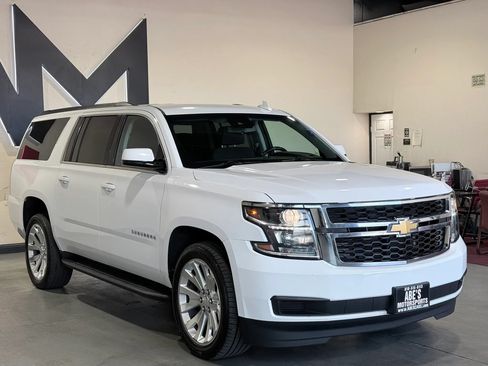 Used 2017 Chevrolet Suburban LS w/ Enhanced Driver Alert Package RWD image 3