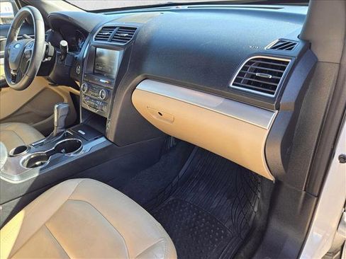Used 2016 Ford Explorer XLT w/ Equipment Group 202A FWD image 21