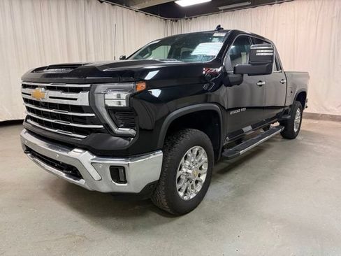 Used 2025 Chevrolet Silverado 2500 LTZ w/ LTZ Premium Package AWD/4WD image 15